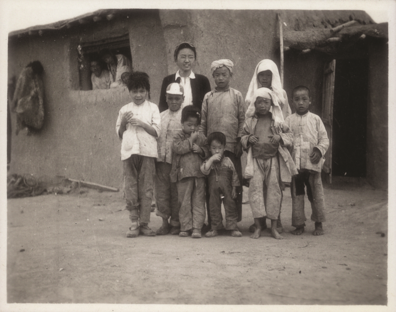刘丽笙在内蒙古察汗磞磞村防鼠疫时照片1.png